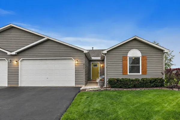 $299,900 | 511 West Miller Avenue, Hinckley, IL 60520