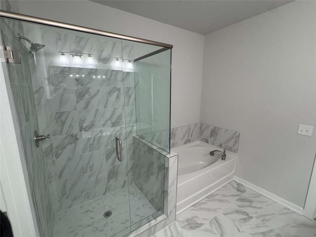 2530 Harbor Ridge Gainesville, GA 30507 - Photo 32 of 44 a bathroom with a bathtub and shower