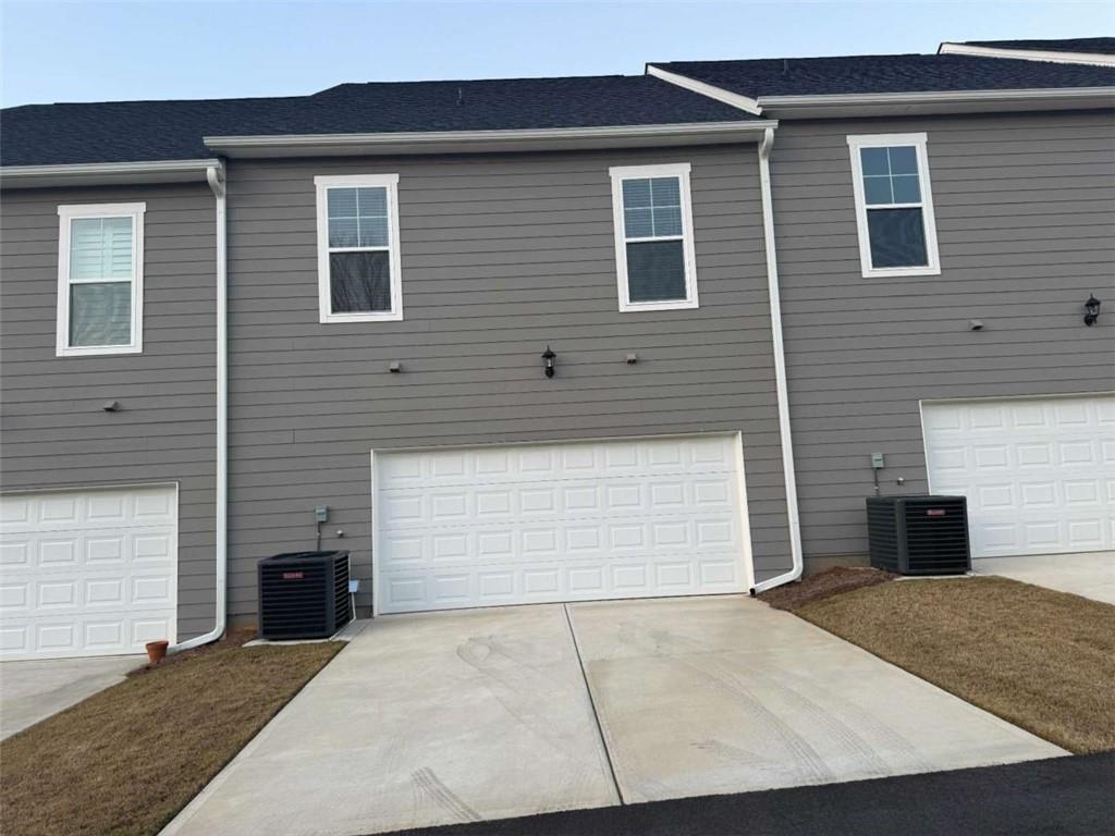 2530 Harbor Ridge Gainesville, GA 30507 - Photo 38 of 44 a front view of a house with a yard and garage
