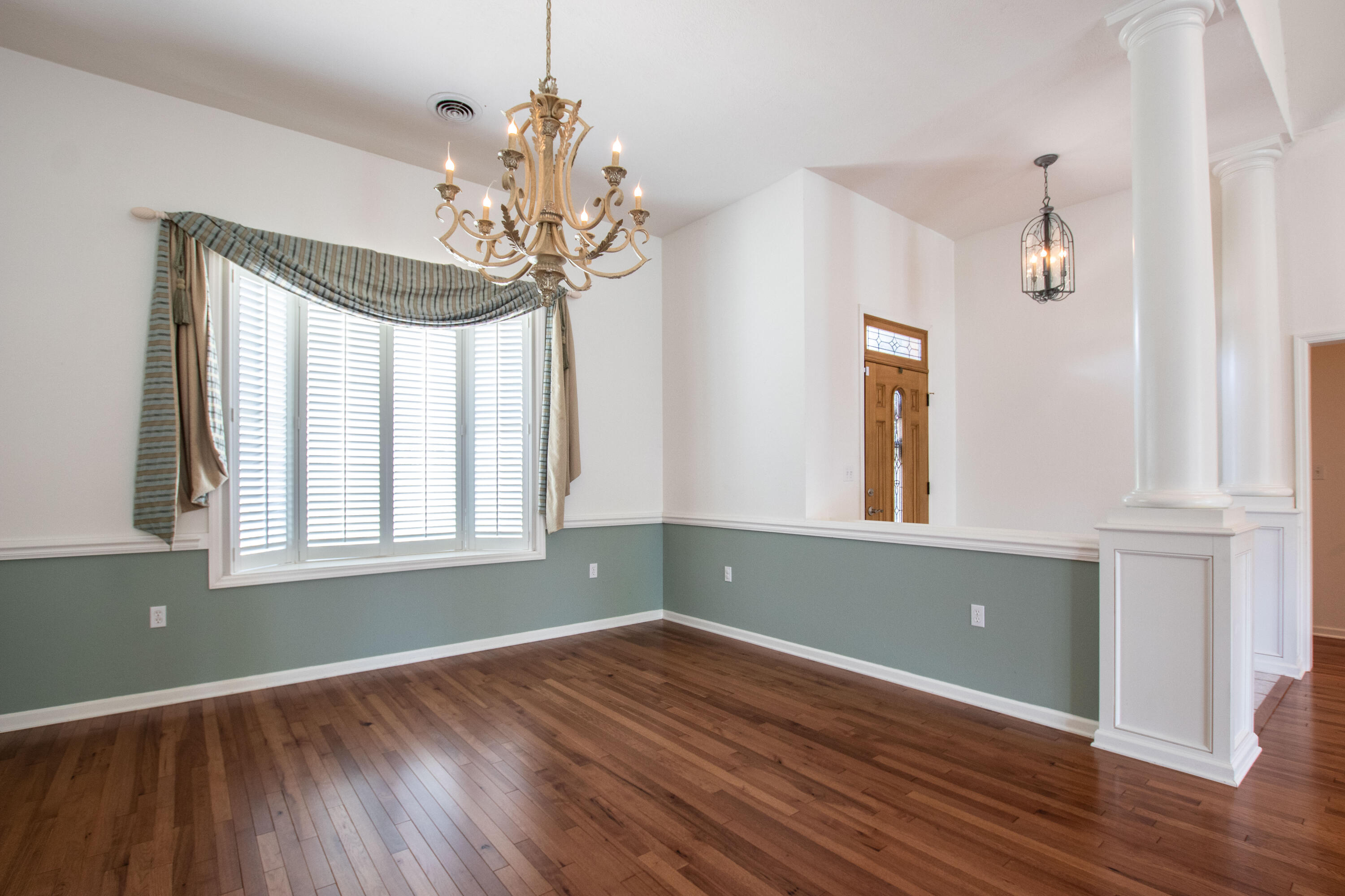 21579 Moonlight Bay Road Abingdon, VA 24211 - Photo 20 of 46 Entrance and Dining Area