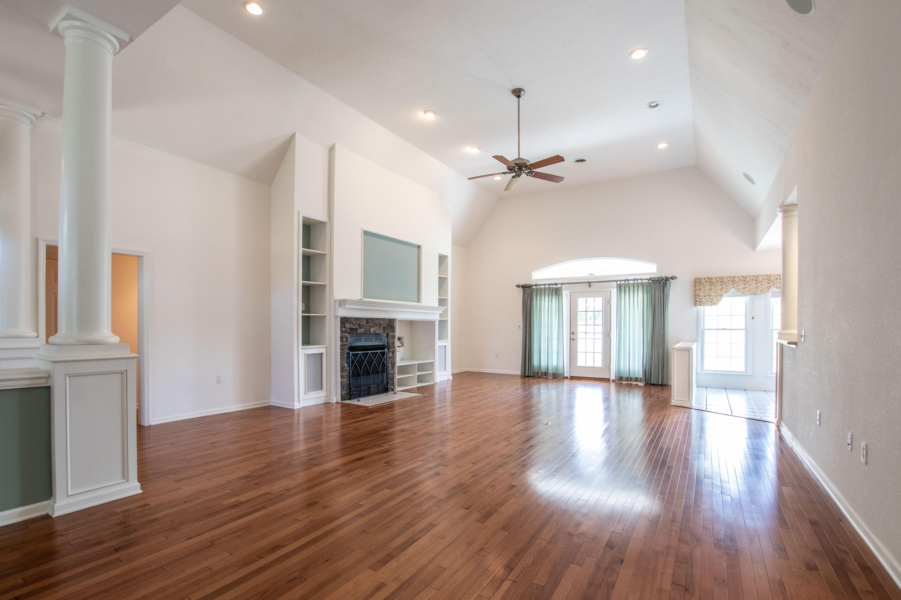 21579 Moonlight Bay Road Abingdon, VA 24211 - Photo 21 of 46 Open Living Area