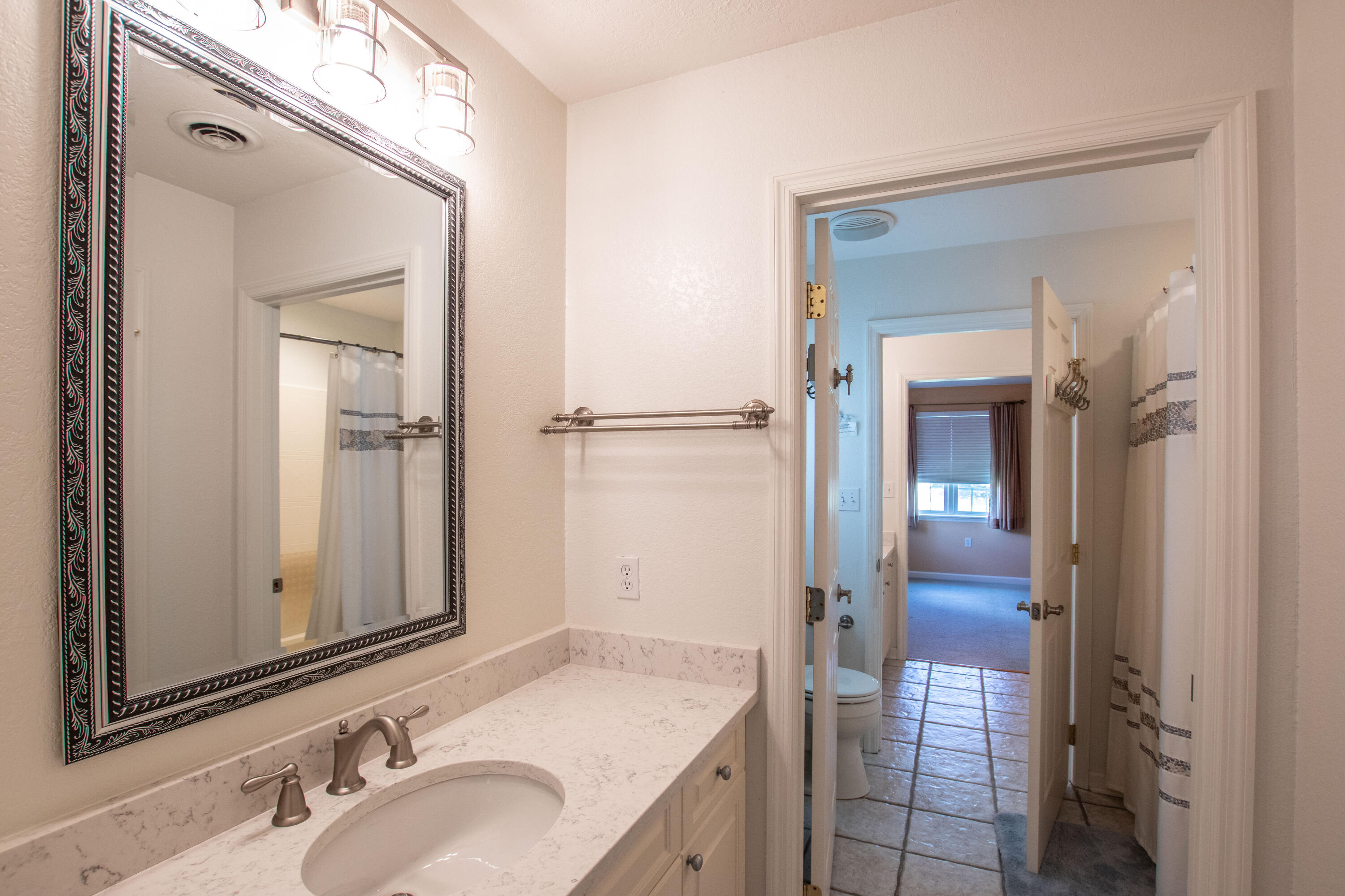 21579 Moonlight Bay Road Abingdon, VA 24211 - Photo 24 of 46 Jack and Jill Bathroom