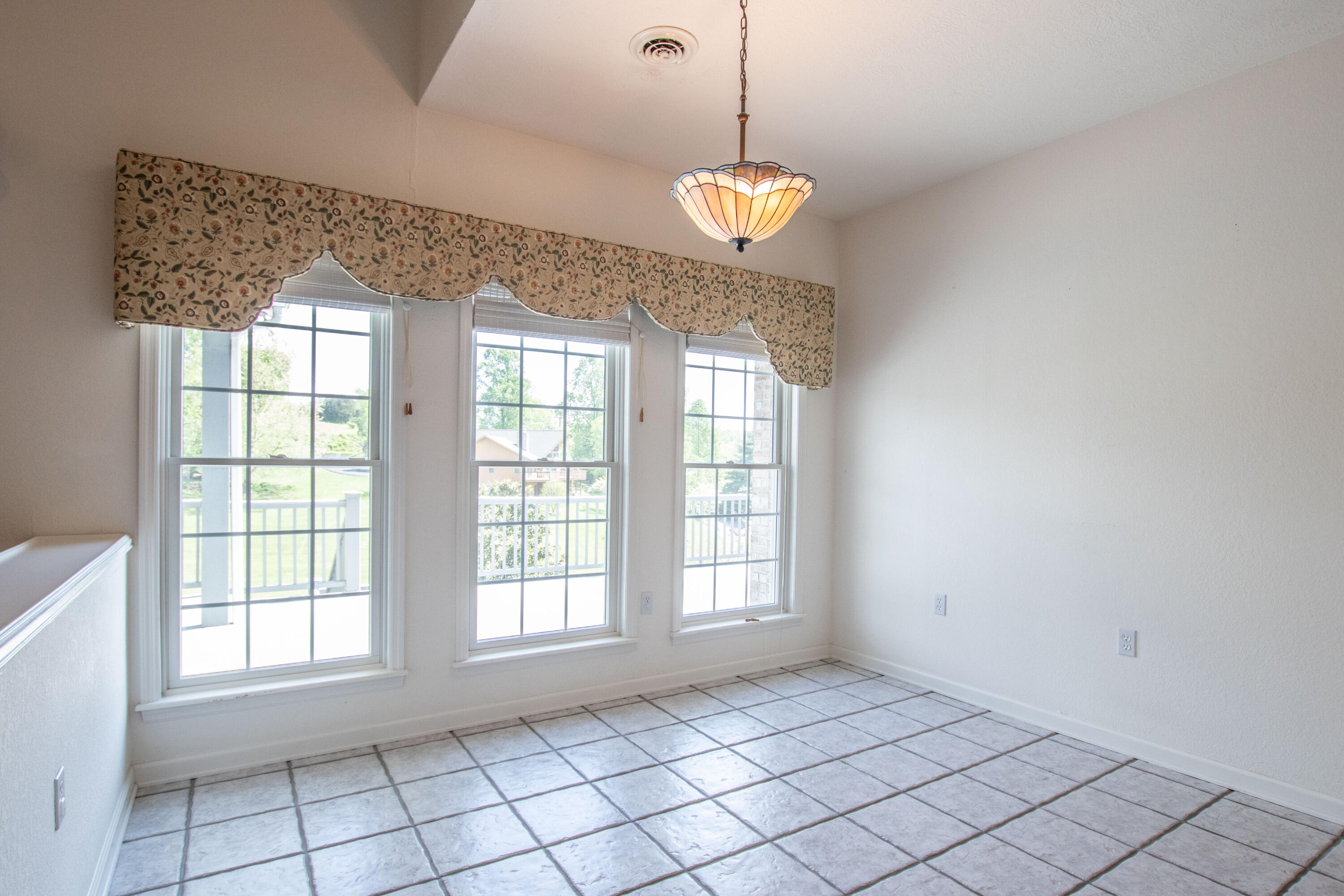 21579 Moonlight Bay Road Abingdon, VA 24211 - Photo 31 of 46 Breakfast Area
