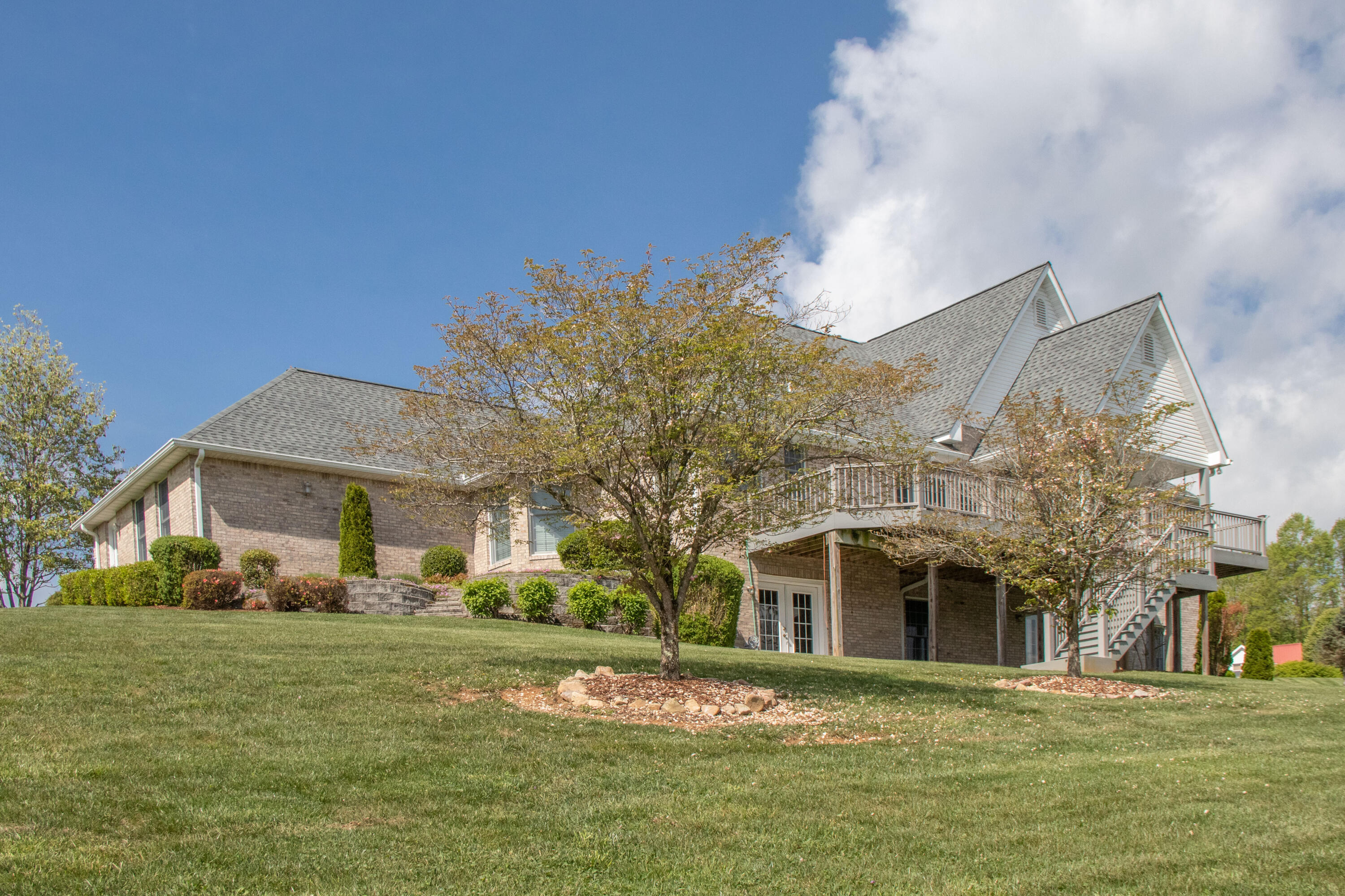 21579 Moonlight Bay Road Abingdon, VA 24211 - Photo 7 of 46 View of the Back