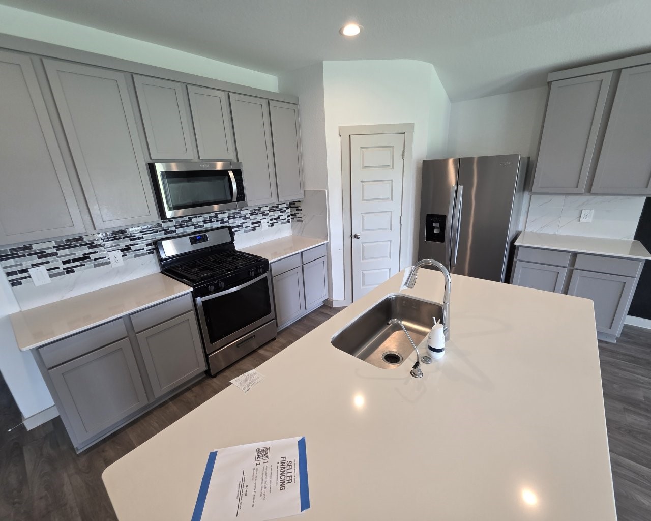 21 Desert Spring Lane Manvel, TX 77578 - Photo 2 of 20 Gorgeous kitchen with stainless appliances.