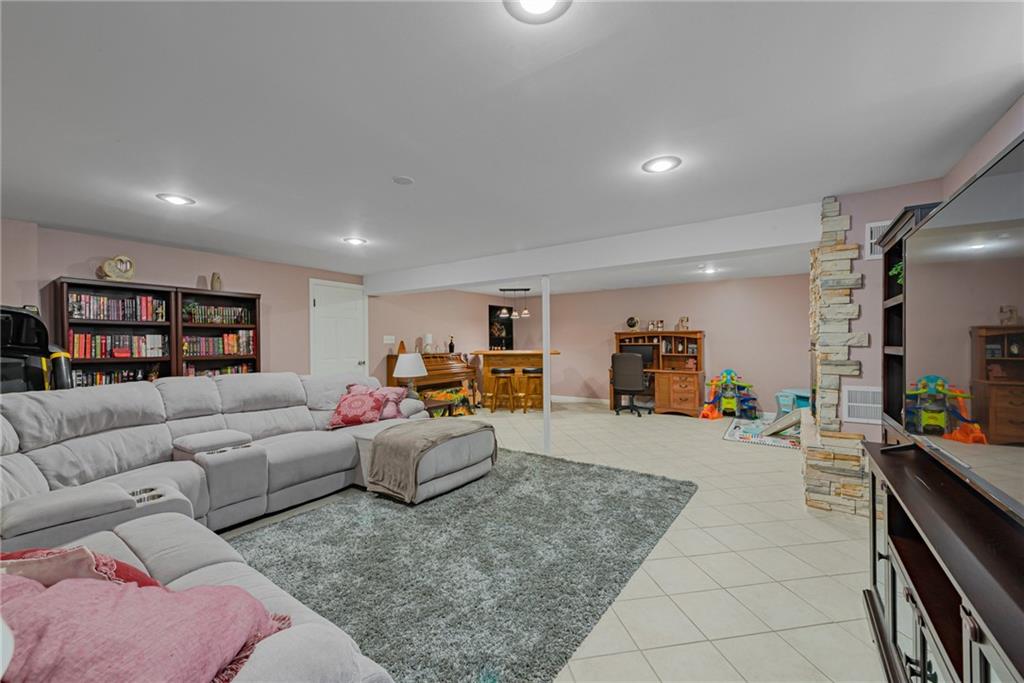 228 Hazel Road Pittsburgh, PA 15235 - Photo 15 of 22 Gallery Image 15