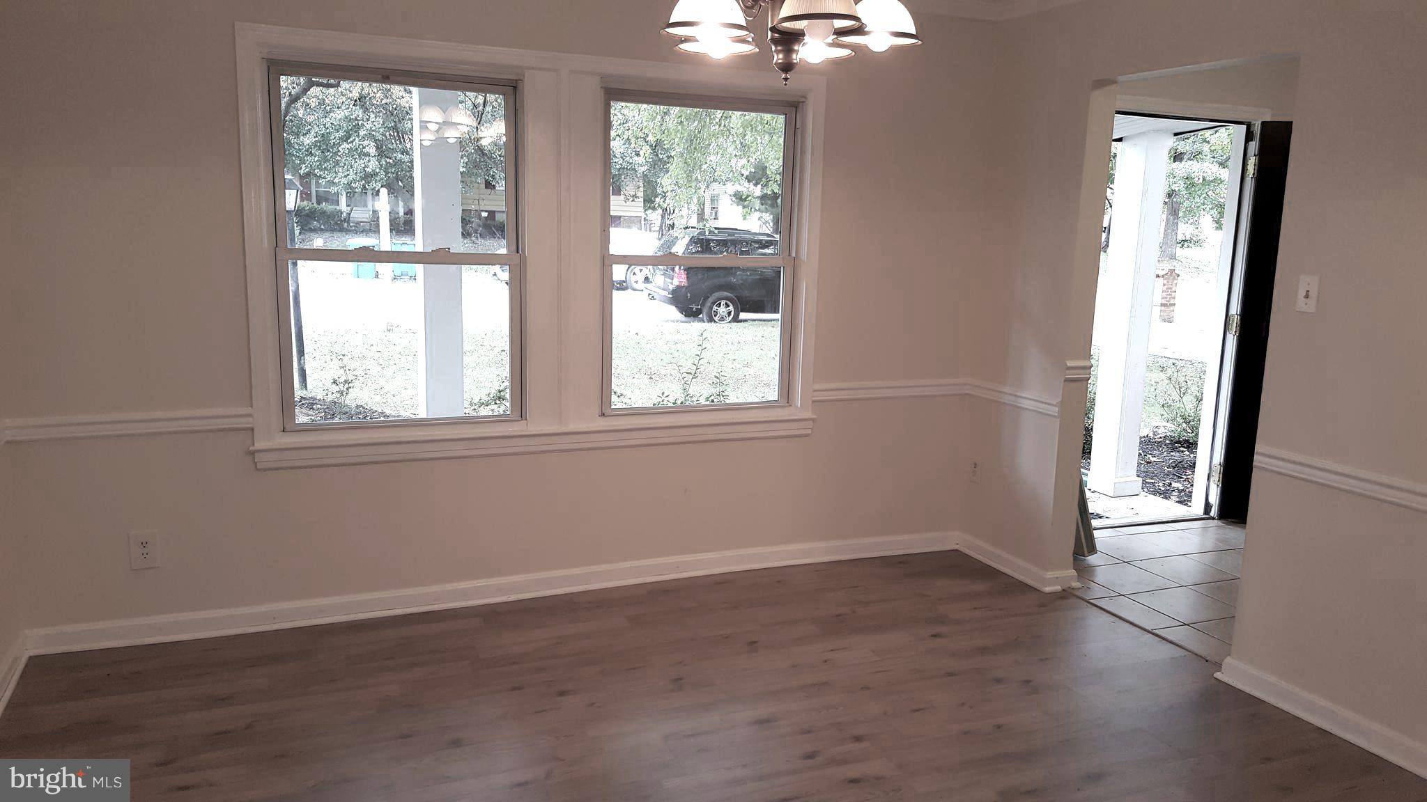 302 South Harrison Road Sterling, VA 20164 - Photo 9 of 24 Dining Room