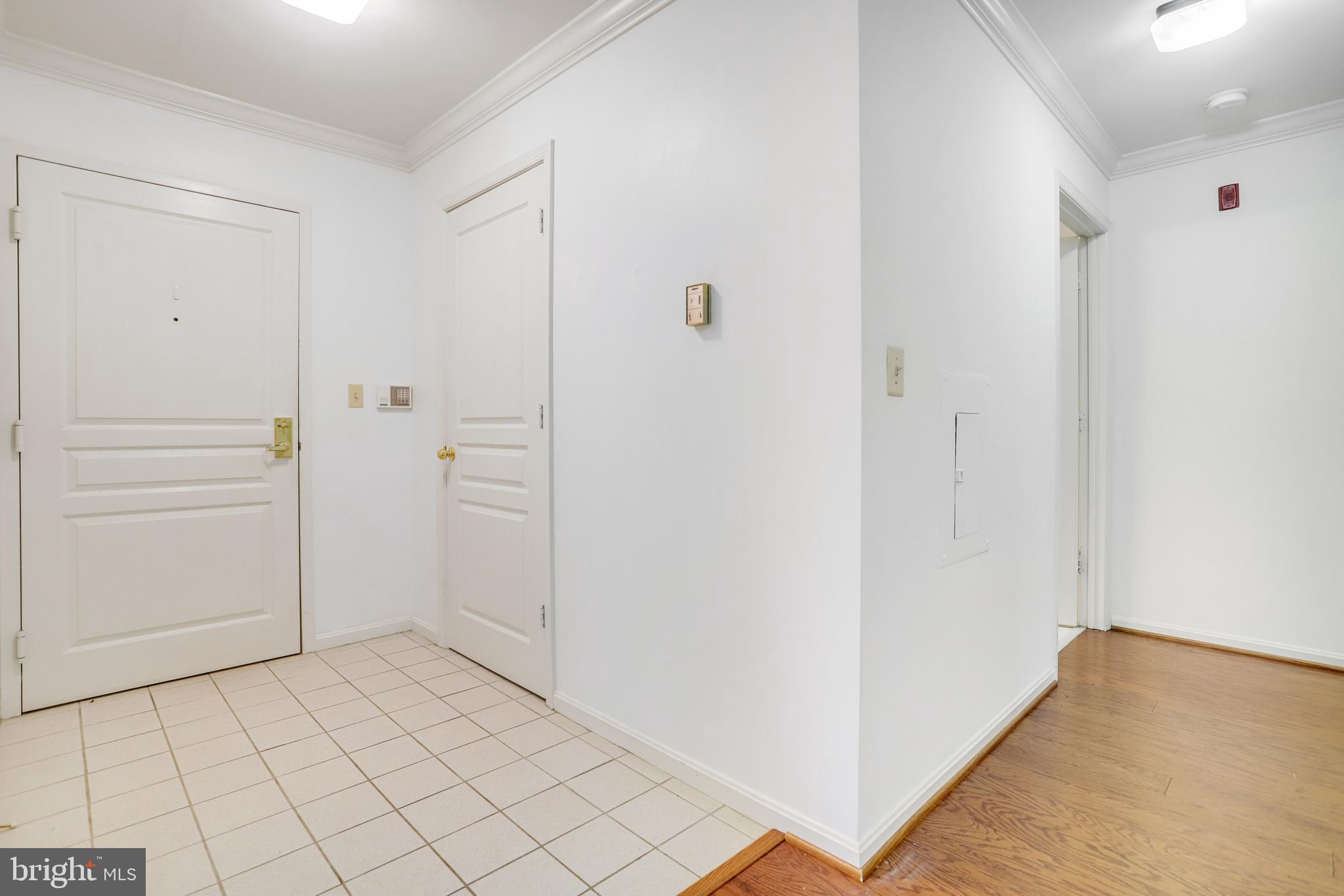 5575 Seminary Road, Unit 104 Falls Church, VA 22041 - Photo 4 of 30 FOYER ENTRANCE
