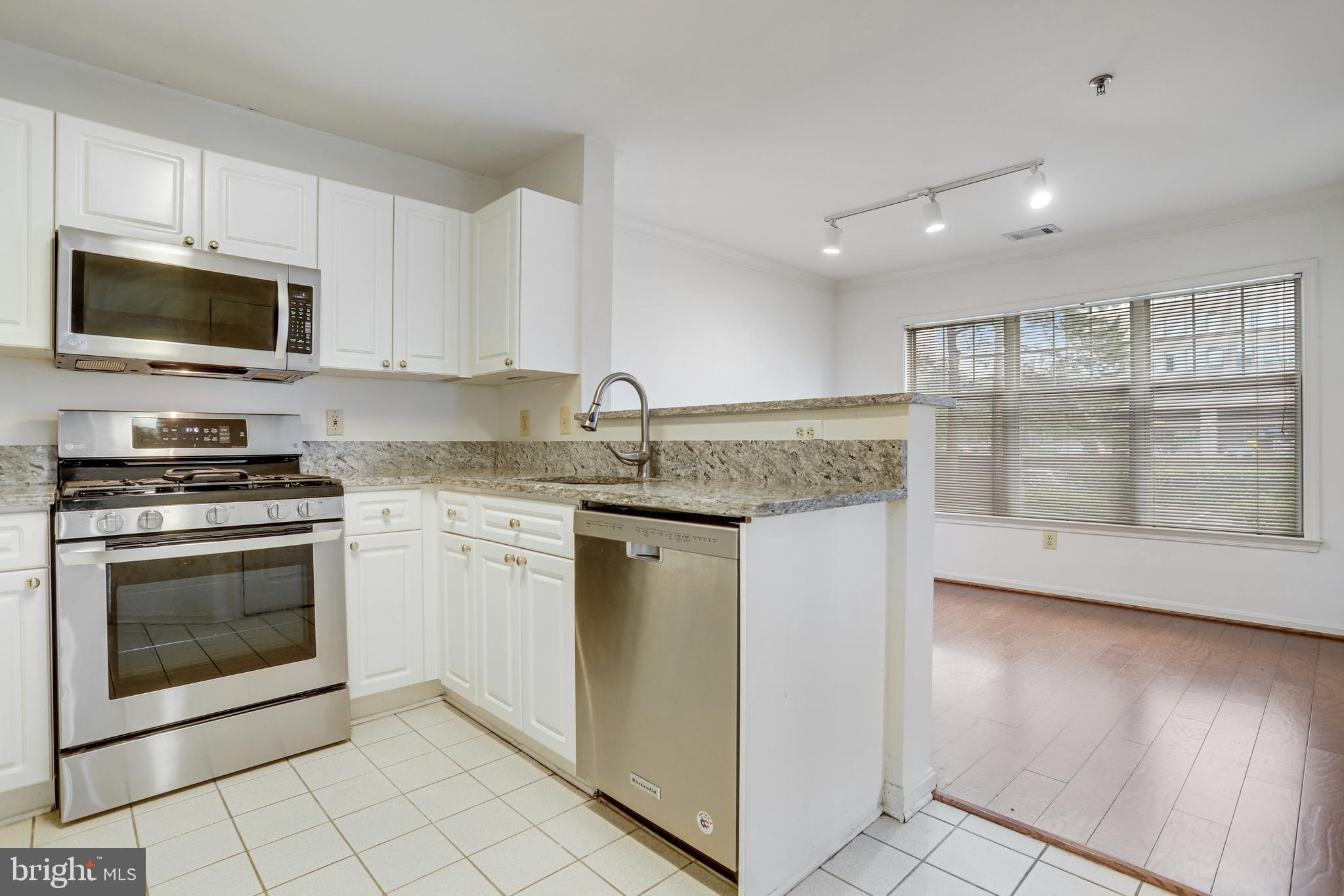 5575 Seminary Road, Unit 104 Falls Church, VA 22041 - Photo 8 of 30 FULLY EQUIPPED KITCHEN