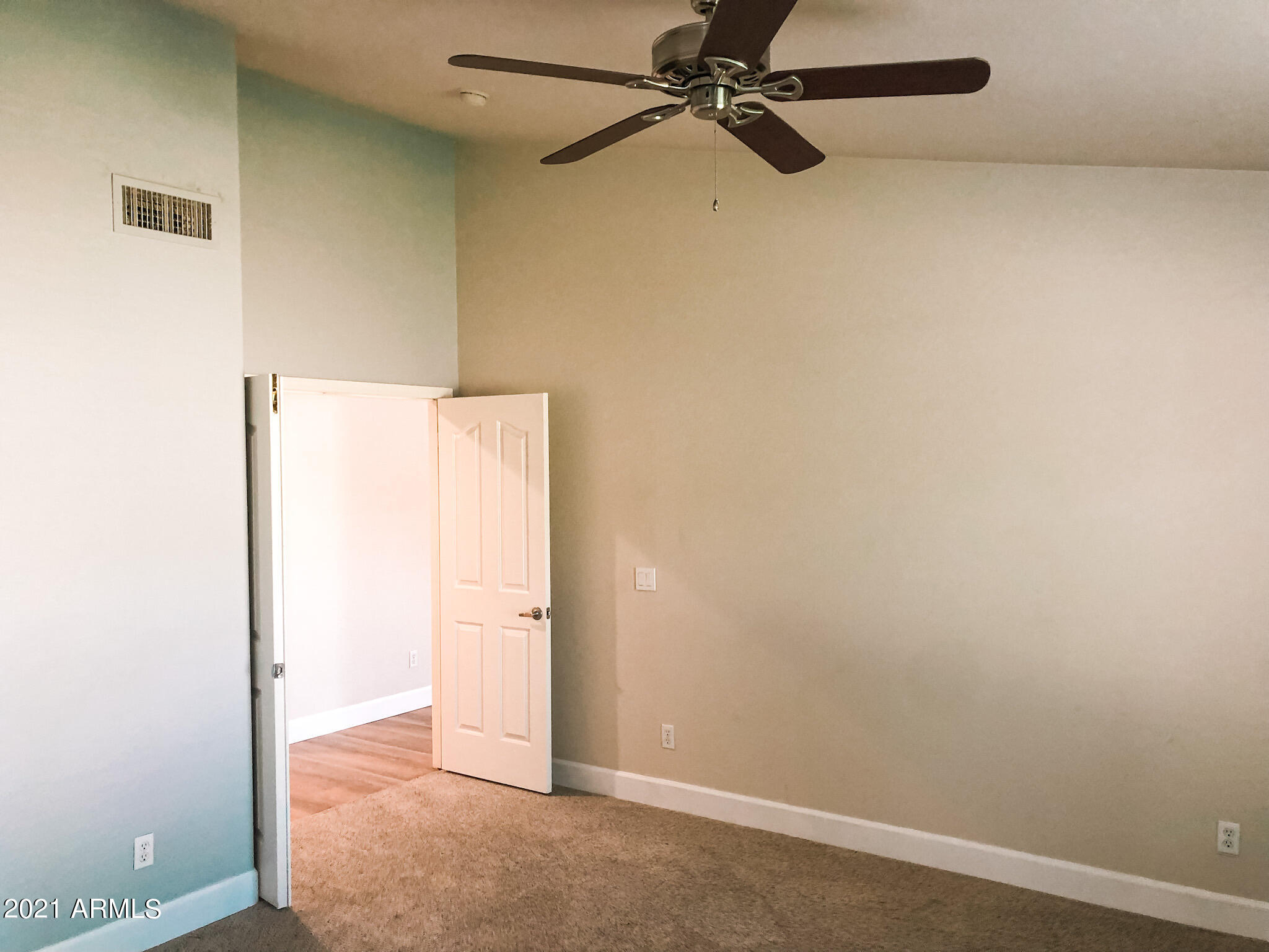 4704 East Rowel Road Phoenix, AZ 85050 - Photo 12 of 22 58053D37-7069-4FEA-A515-4D262DEBB655