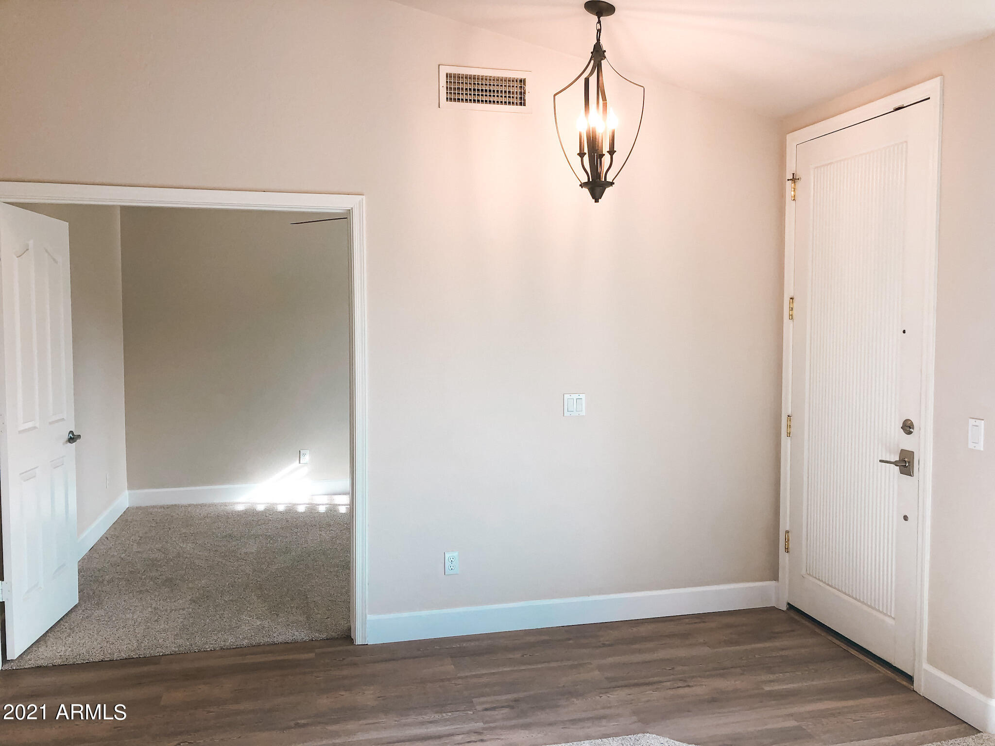 4704 East Rowel Road Phoenix, AZ 85050 - Photo 4 of 22 1CBB2105-A1A6-44E3-958C-C3624F7BE2E5