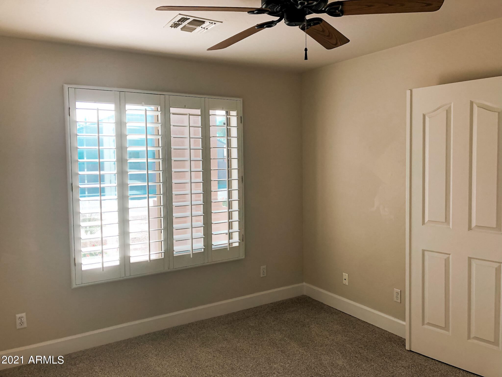 4704 East Rowel Road Phoenix, AZ 85050 - Photo 6 of 22 EB8CA325-35C1-4D12-B7D9-36124E78A78E