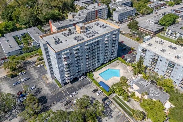 $200,000 | 1470 Northeast 125th Terrace, Unit PH9, North Miami, FL 33161