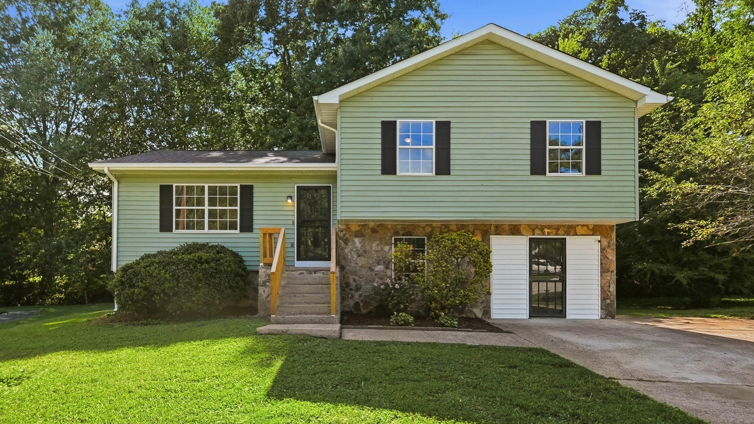4703 Ranger Lane Chattanooga, TN 37416 - Photo 1 of 19 1_4703 ranger ln-1