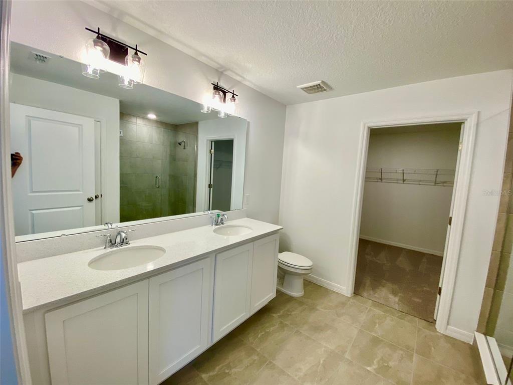 2190 Derwent Drive Davenport, FL 33896 - Photo 13 of 30 a bathroom with a sink and a mirror
