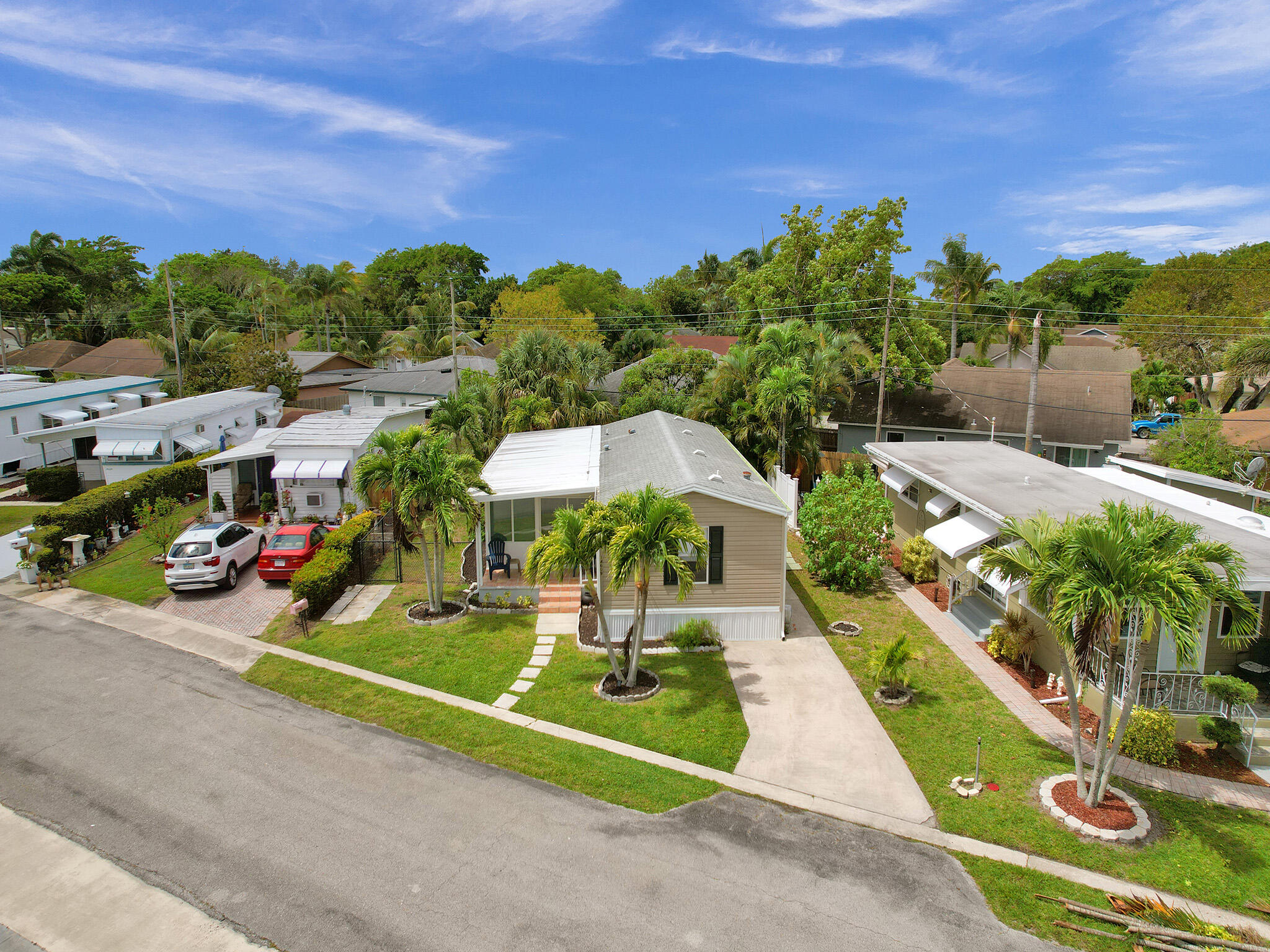 14609 Sunset Drive Delray Beach, FL 33445 - Photo 41 of 50 a view of a basketball court