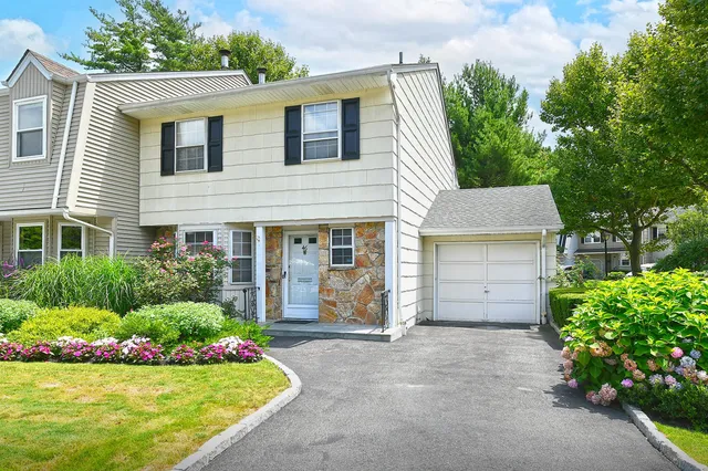 $755,000 | 46 Manors Drive, Jericho, NY 11753