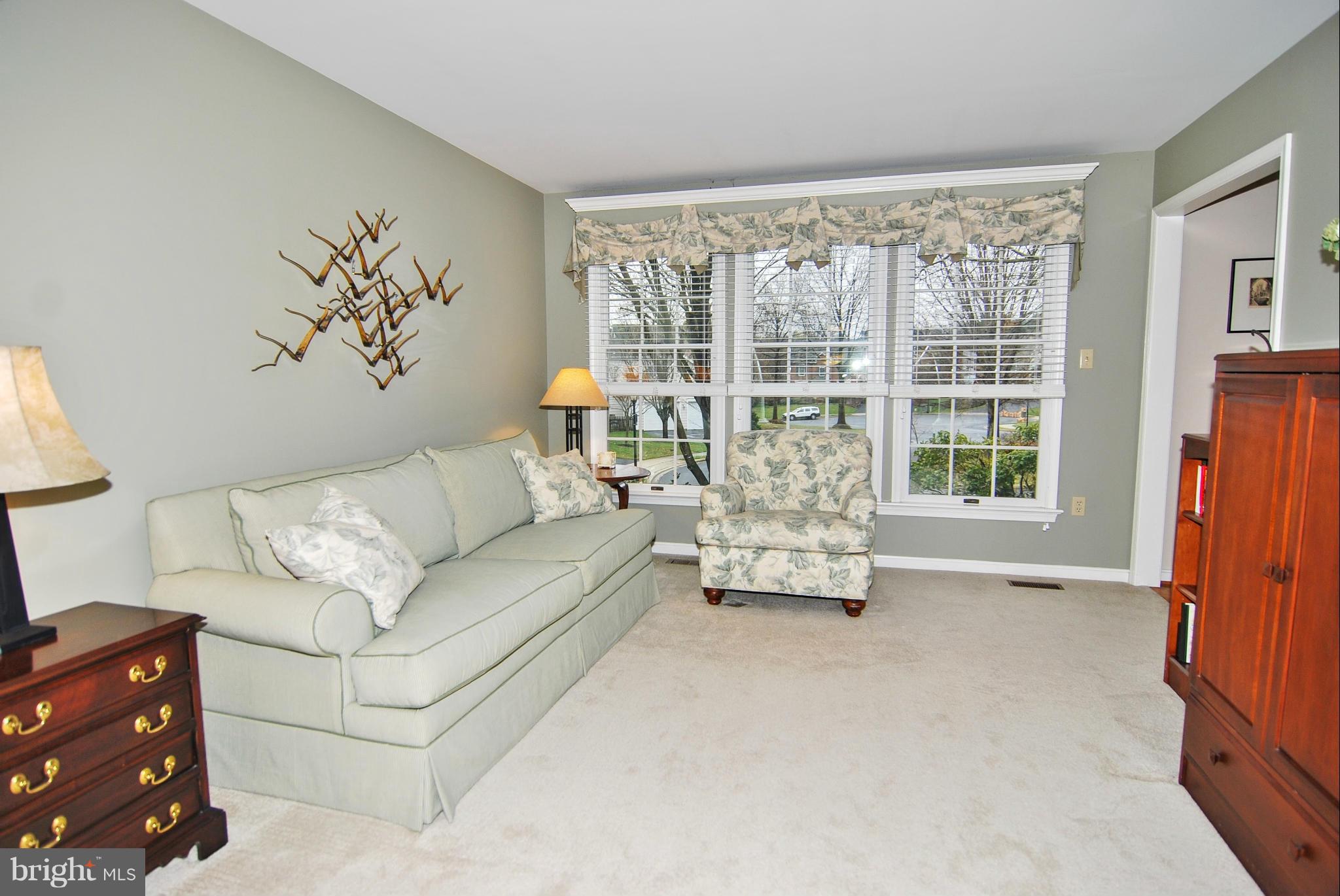 2216 Banner Hill Road Frederick, MD 21702 - Photo 6 of 30 Living Room