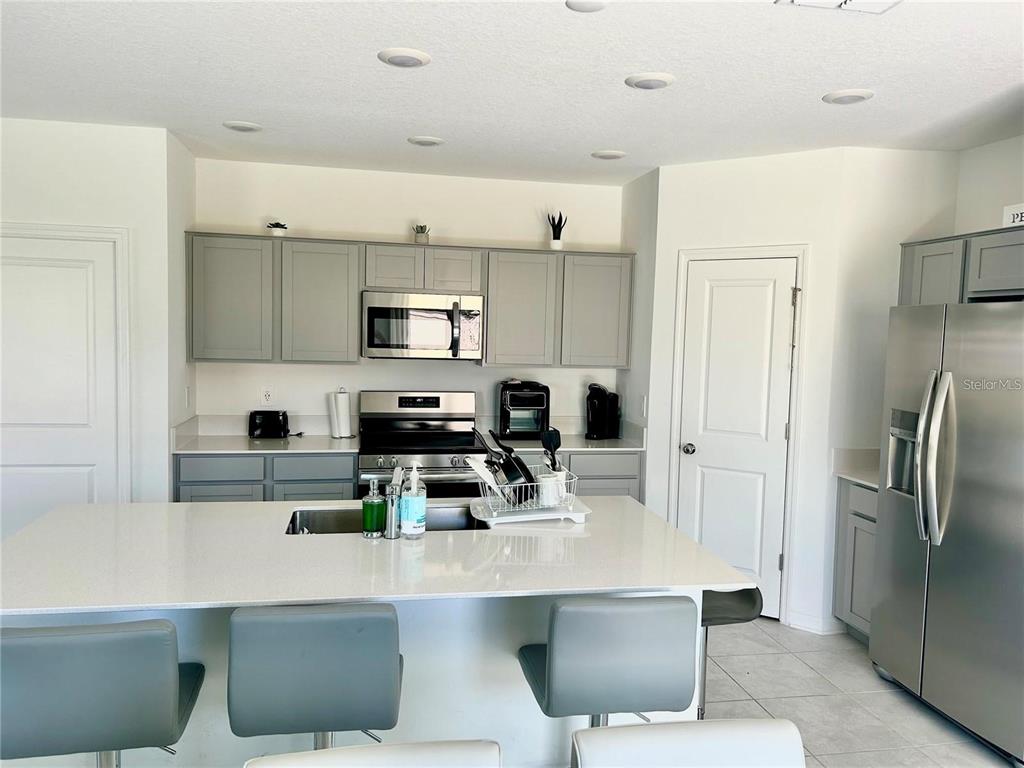 572 Reggie Road Winter Haven, FL 33859 - Photo 3 of 15 Gallery Image 3