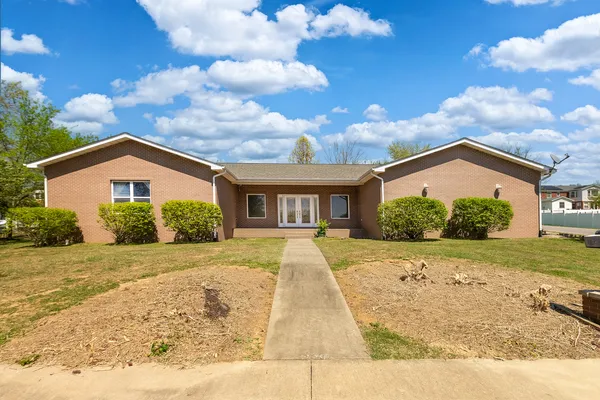 $257,000 | 10 Peachtree Place, Harrisburg, IL 62946