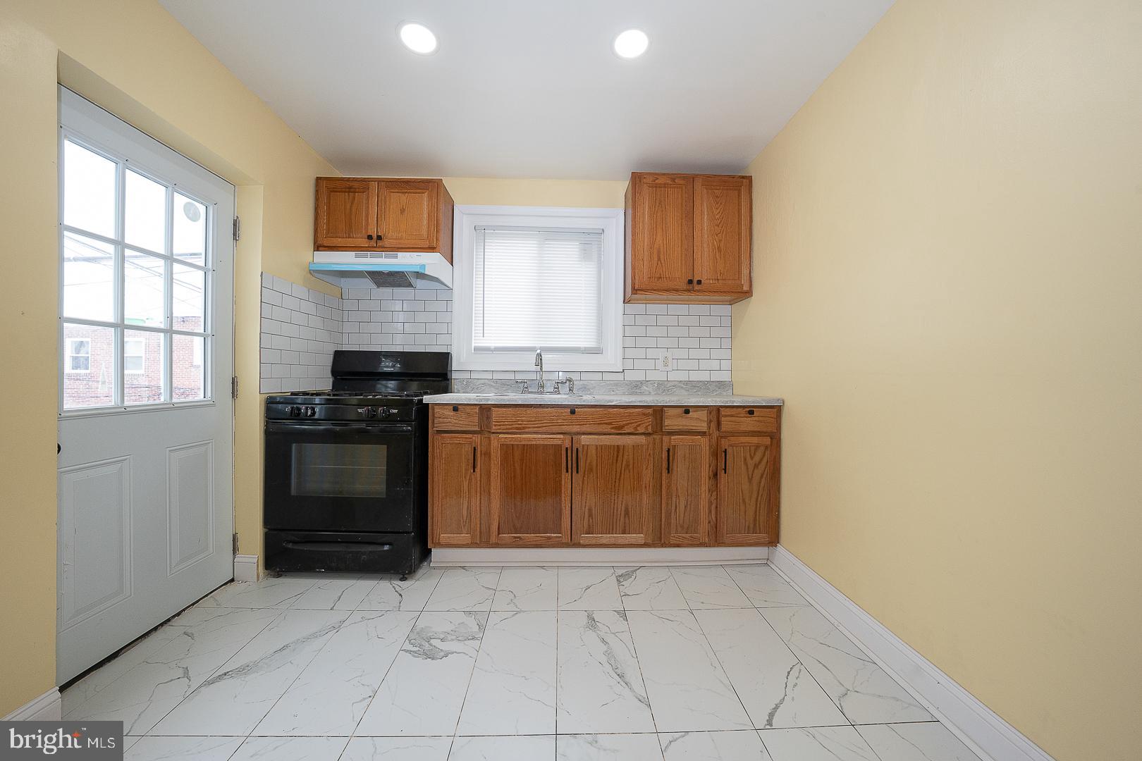 575 Timberlake Road Upper Darby, PA 19082 - Photo 10 of 42