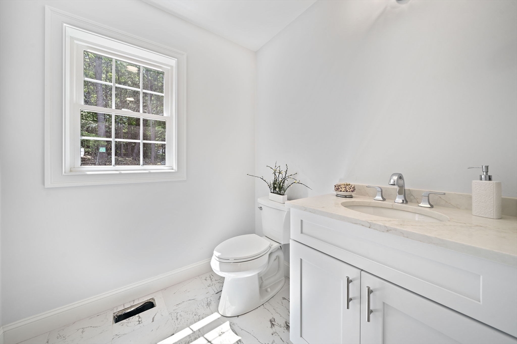 5 Clarendon Holbrook, MA 02343 - Photo 16 of 40