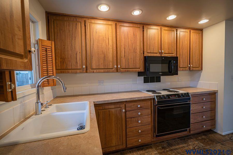 1297 Quinn Road Woodburn, OR 97071 - Photo 4 of 12 Gallery Image 4