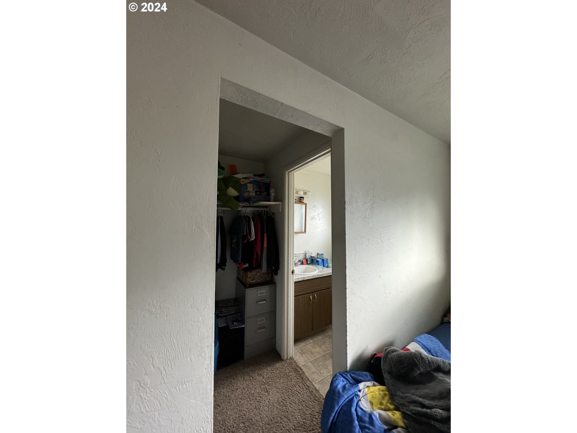 810-812 West Quinalt Street Springfield, OR 97477 - Photo 13 of 16 a view of a hallway with furniture and closet
