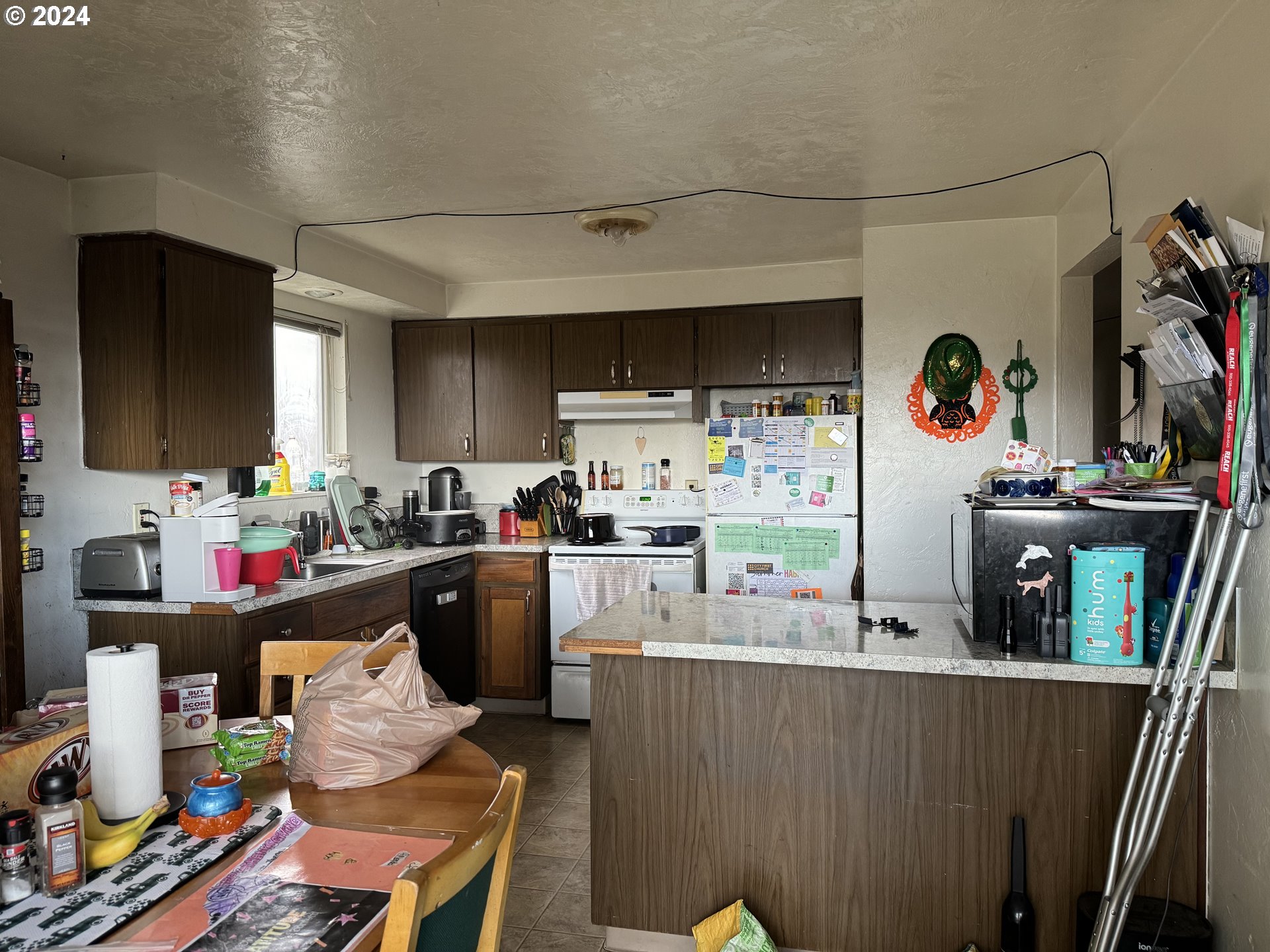 810-812 West Quinalt Street Springfield, OR 97477 - Photo 5 of 16 a kitchen with a refrigerator and a stove top oven
