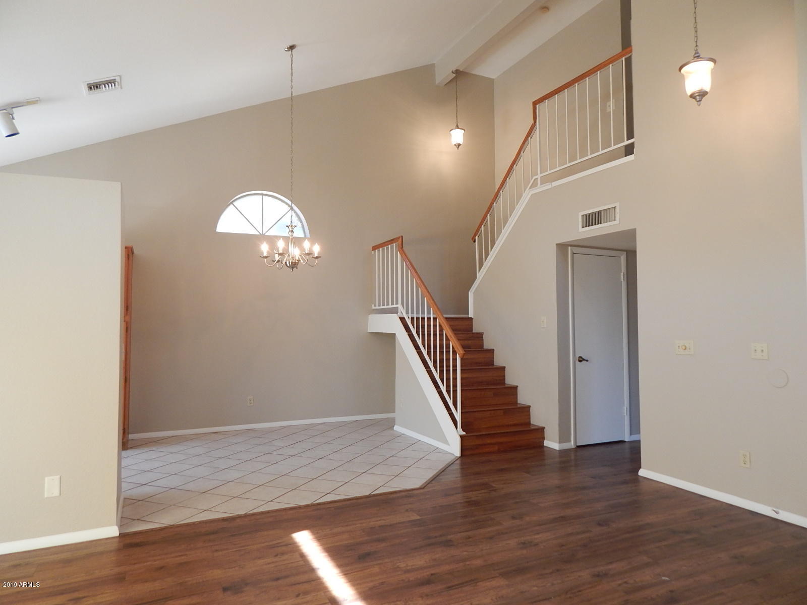 Living room & Kitchen
