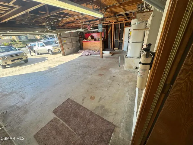 a view of a yard with plants