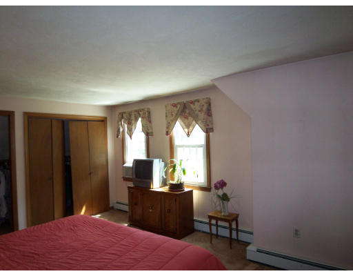 55 Crocker Pond Road Wrentham, MA 02093 - Photo 5 of 8 Gallery Image 5