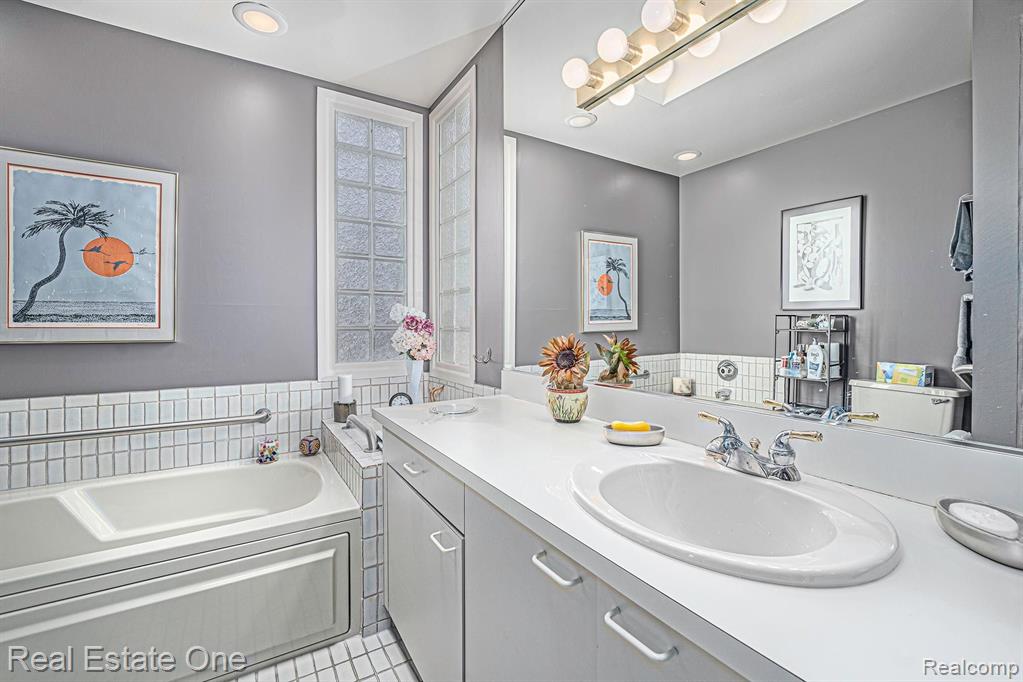 33840 York Ridge Street Farmington Hills, MI 48331 - Photo 14 of 25