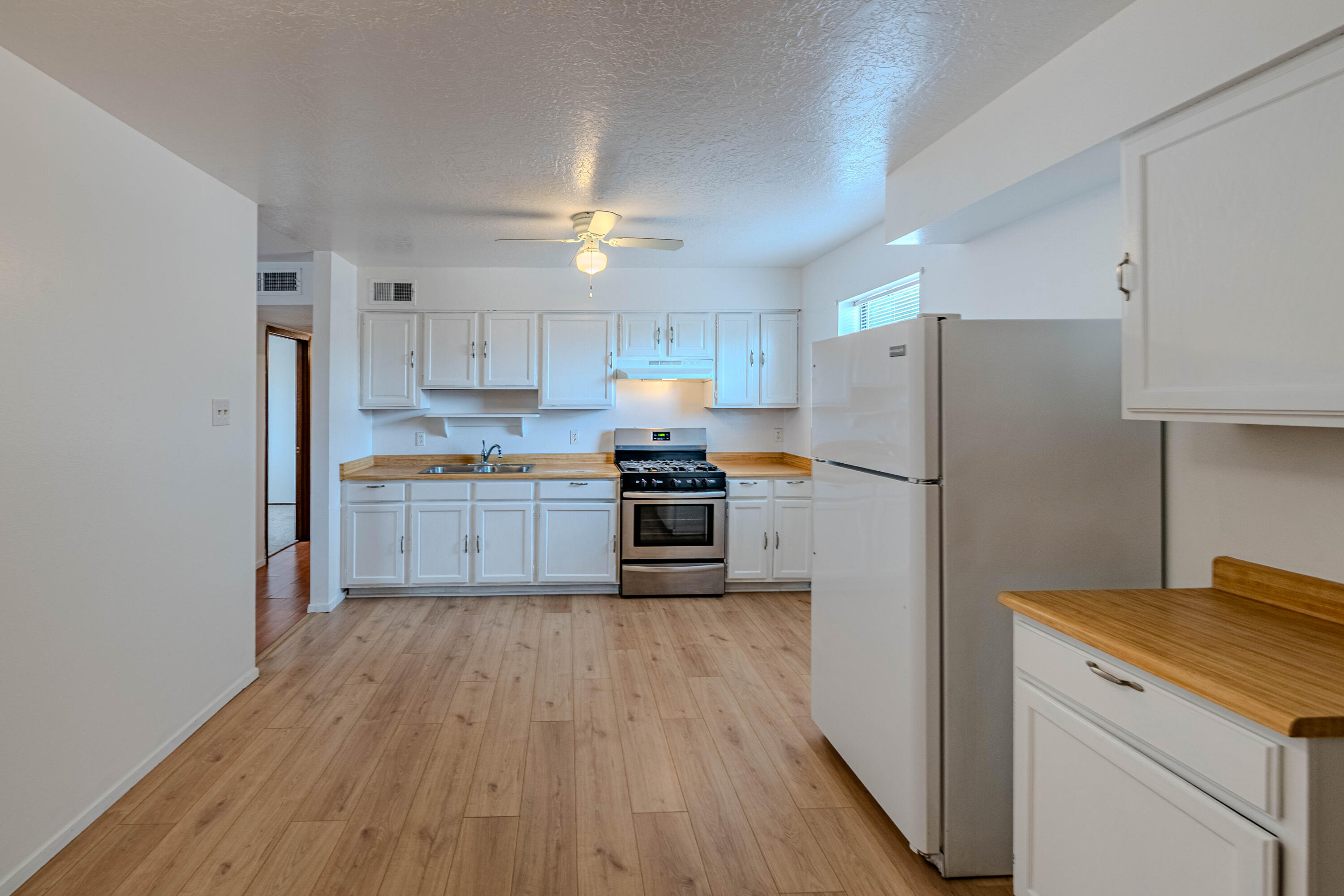 337 Los Pinos Road Bernalillo, NM 87004 - Photo 5 of 21 Gallery Image 5