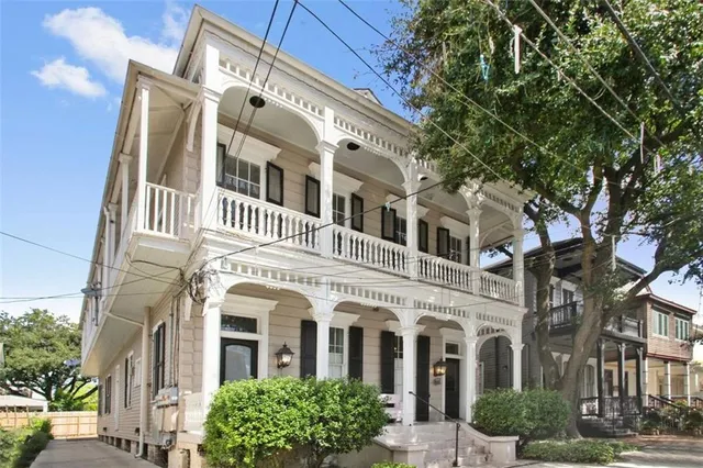 $1,600 | 5221 Magazine Street, Unit 4, New Orleans, LA 70115