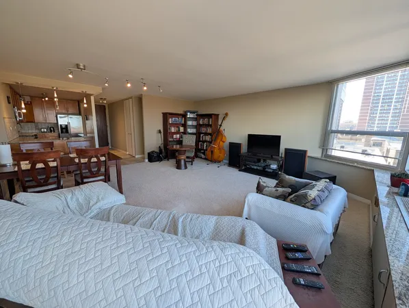 $325,000 | 720 West Gordon Terrace, Unit 6K, Chicago, IL 60613