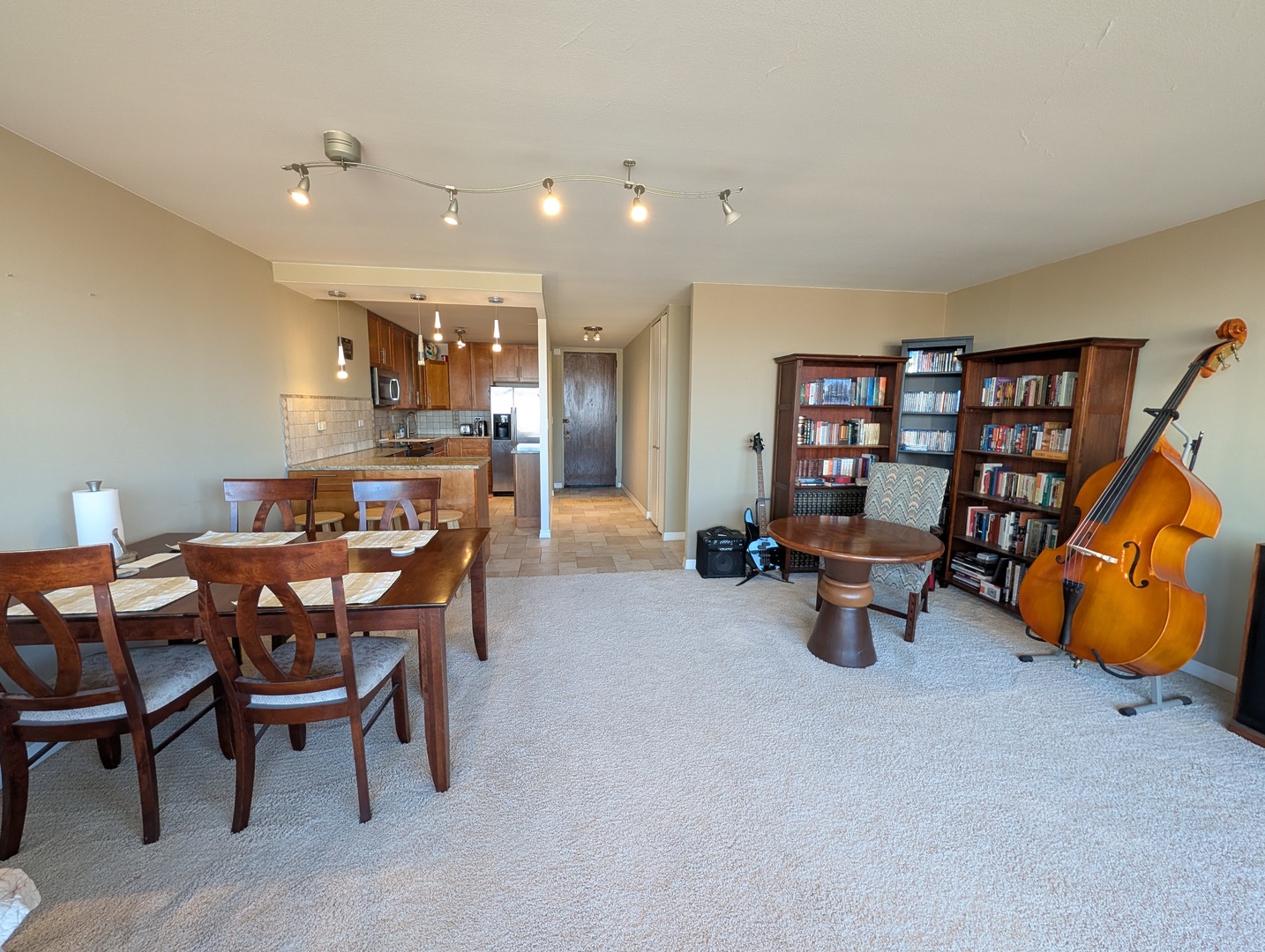 720 West Gordon Terrace, Unit 6K Chicago, IL 60613 - Photo 12 of 32