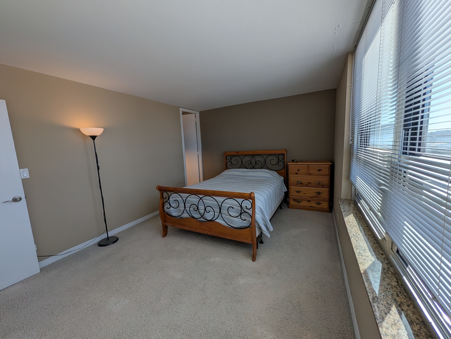 720 West Gordon Terrace, Unit 6K Chicago, IL 60613 - Photo 19 of 32