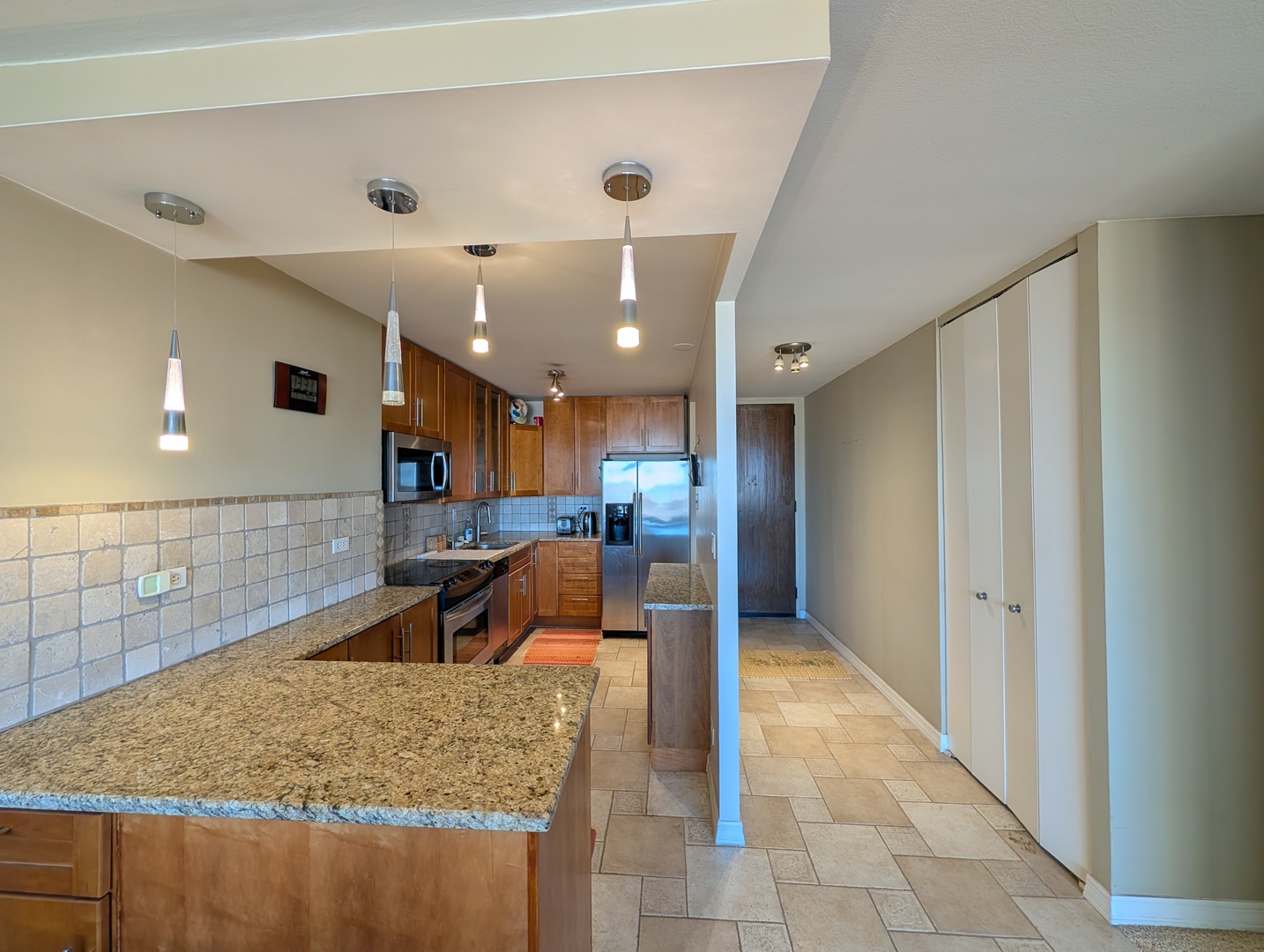 720 West Gordon Terrace, Unit 6K Chicago, IL 60613 - Photo 5 of 32