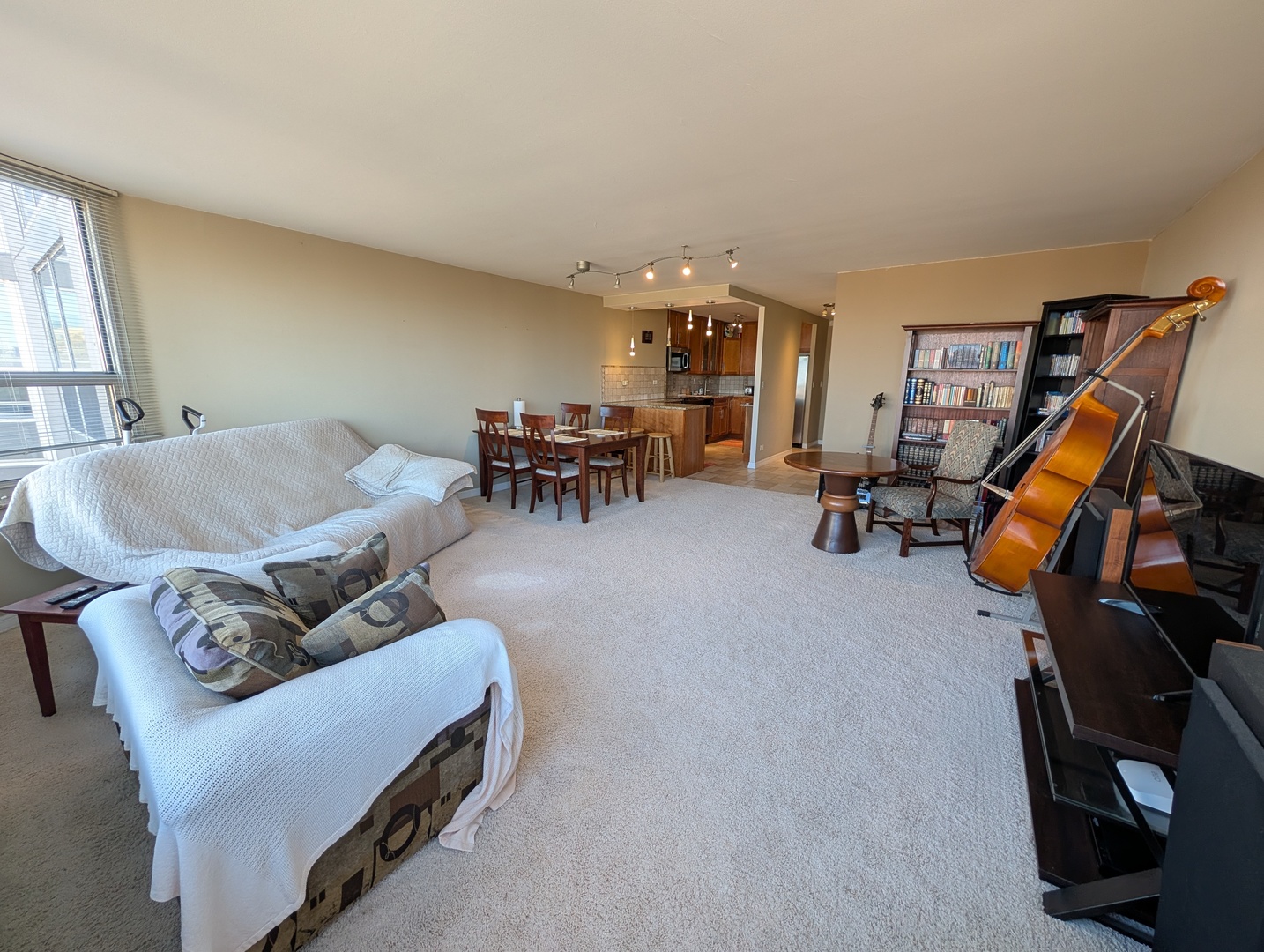 720 West Gordon Terrace, Unit 6K Chicago, IL 60613 - Photo 10 of 32