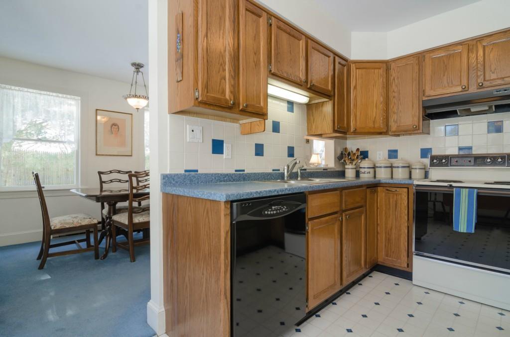 65 Pine Point Road, Unit 13 Scarborough, ME 04074 - Photo 21 of 35 Kitchen to dining room