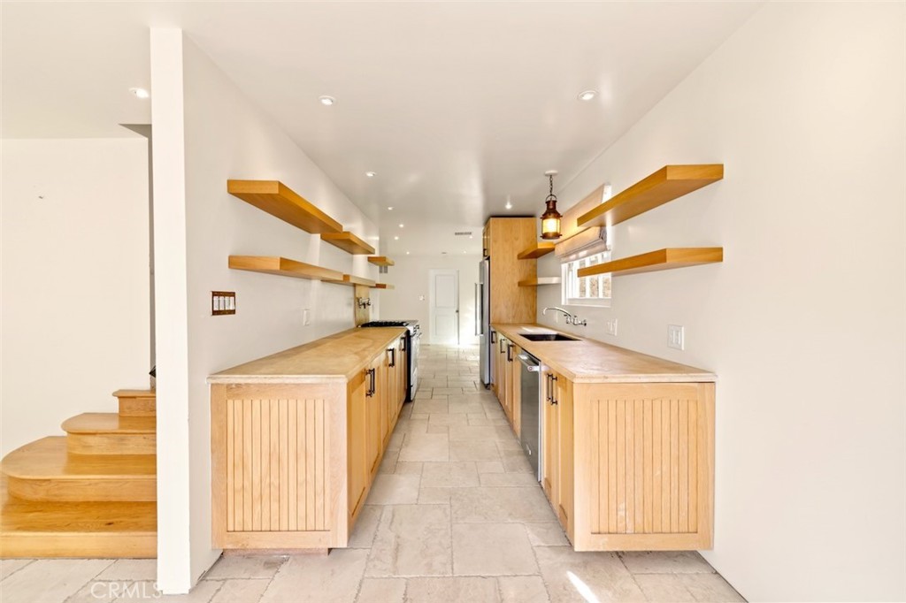 89 Rivo Alto Canal Long Beach, CA 90803 - Photo 18 of 60