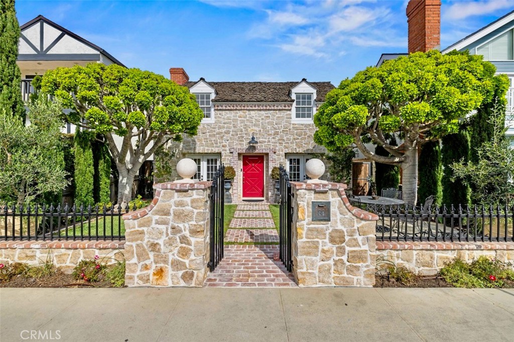 89 Rivo Alto Canal Long Beach, CA 90803 - Photo 3 of 60