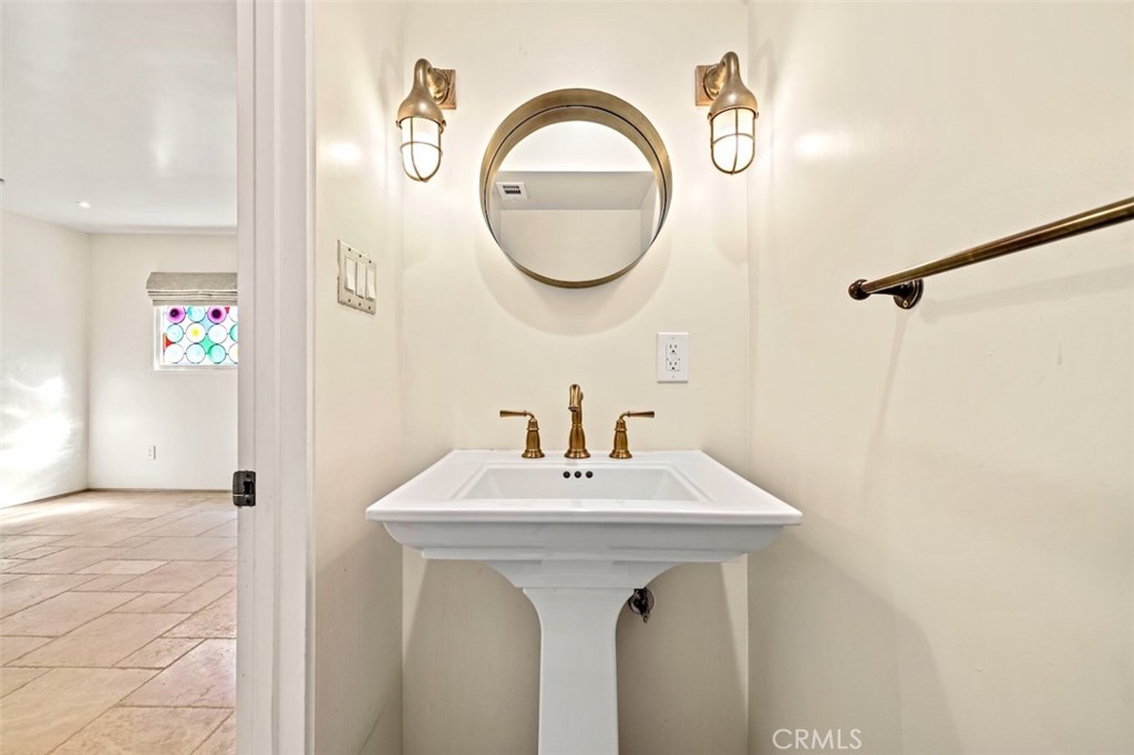 89 Rivo Alto Canal Long Beach, CA 90803 - Photo 33 of 60