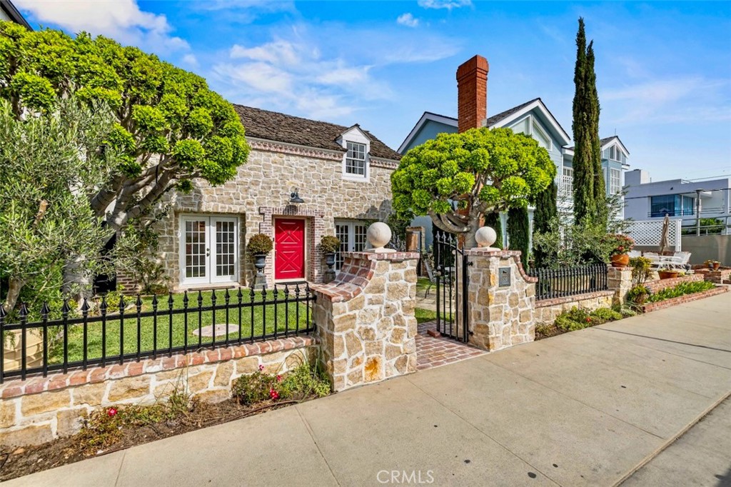 89 Rivo Alto Canal Long Beach, CA 90803 - Photo 4 of 60