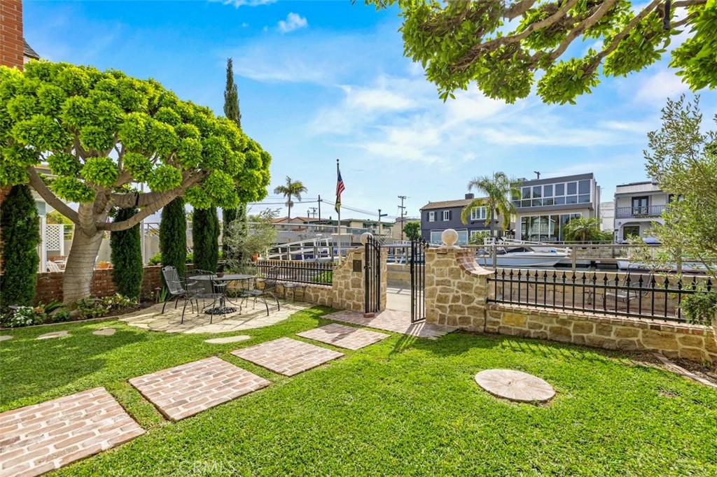 89 Rivo Alto Canal Long Beach, CA 90803 - Photo 7 of 60