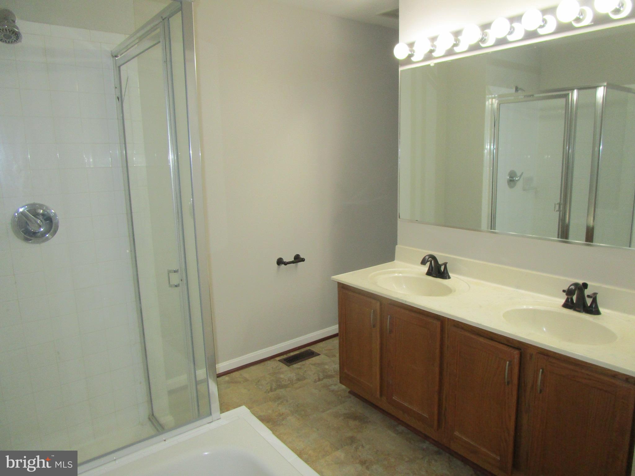 306 Roff Point Drive Odenton, MD 21113 - Photo 22 of 27 Main Bathroom