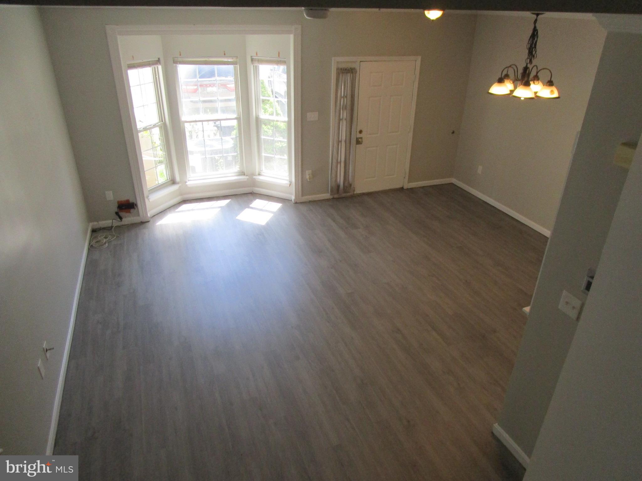 306 Roff Point Drive Odenton, MD 21113 - Photo 3 of 27 LIVING ROOM