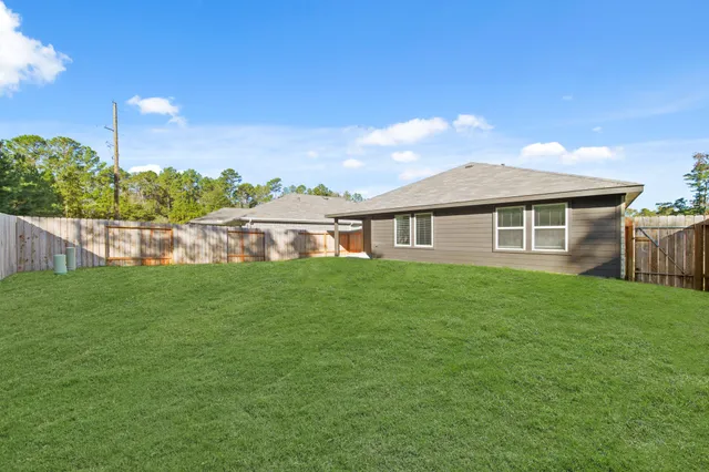 a view of a house with a backyard