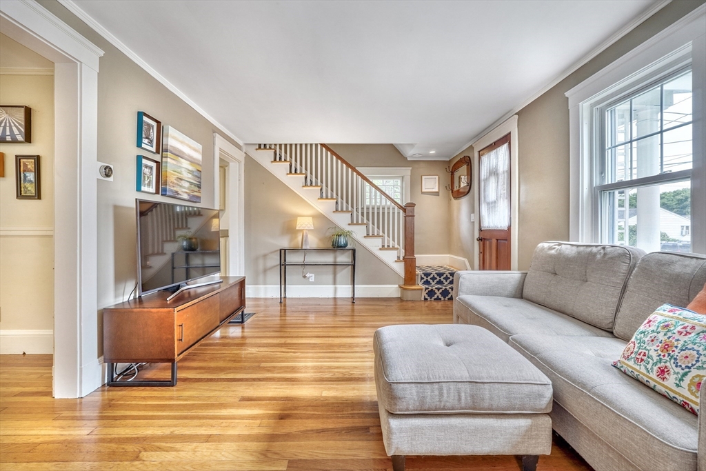 86 Pine Street Woburn, MA 01801 - Photo 3 of 27